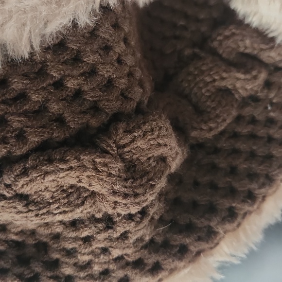 Knitted and Faux Fur Snood - Picture 3 of 12